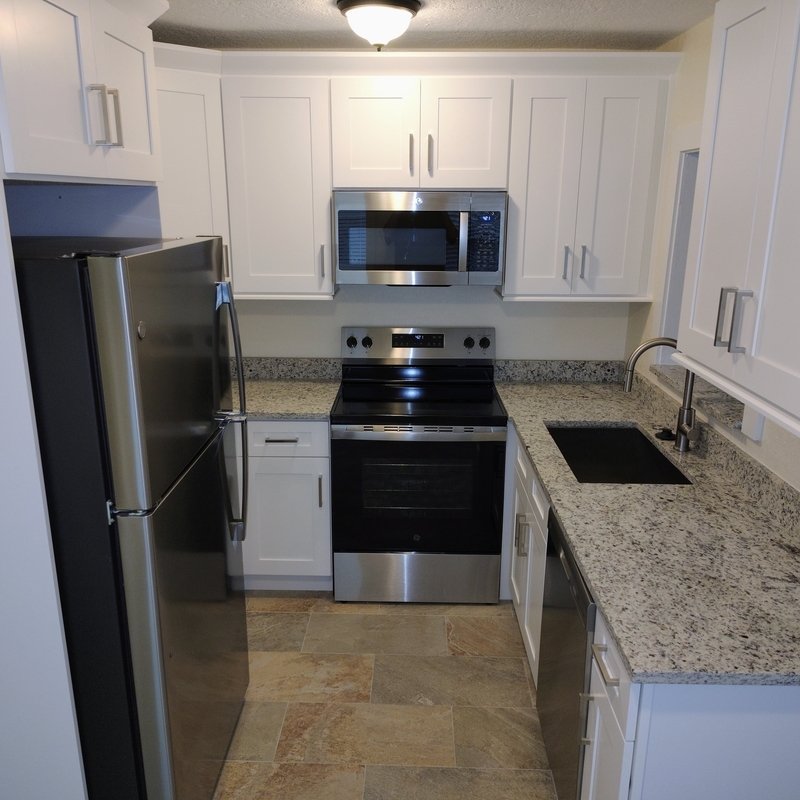 Spacious 2 bedroom nicely appointed upgrades property image