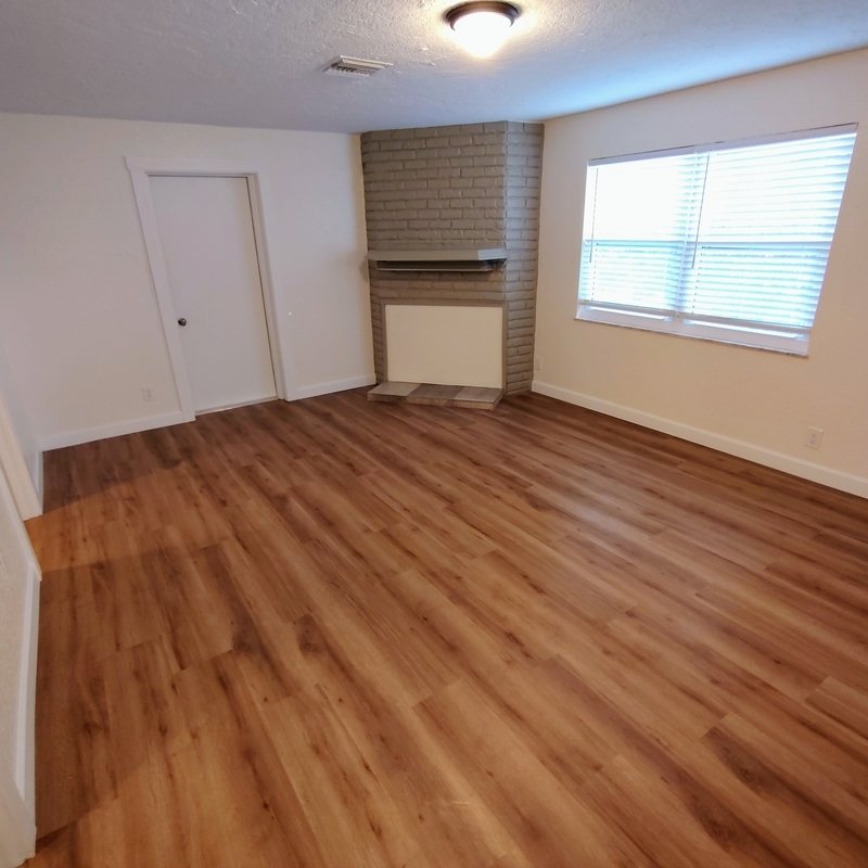 Spacious 2 bedroom nicely appointed upgrades property image