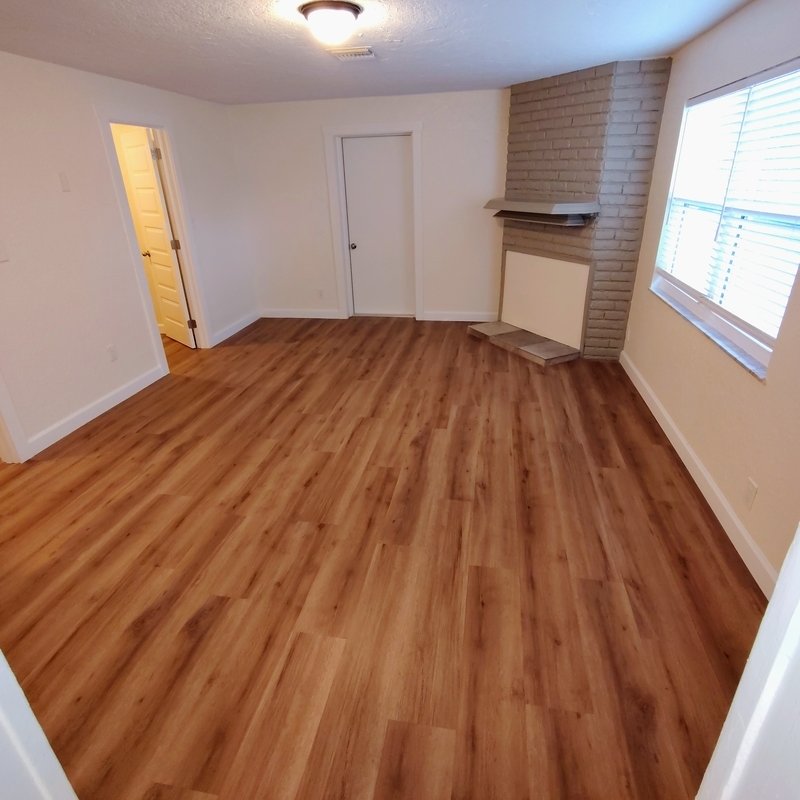 Spacious 2 bedroom nicely appointed upgrades property image