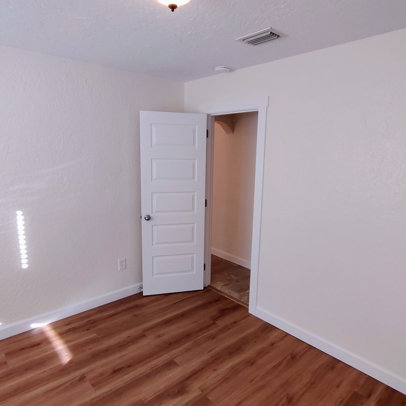 Spacious 2 bedroom nicely appointed upgrades property image