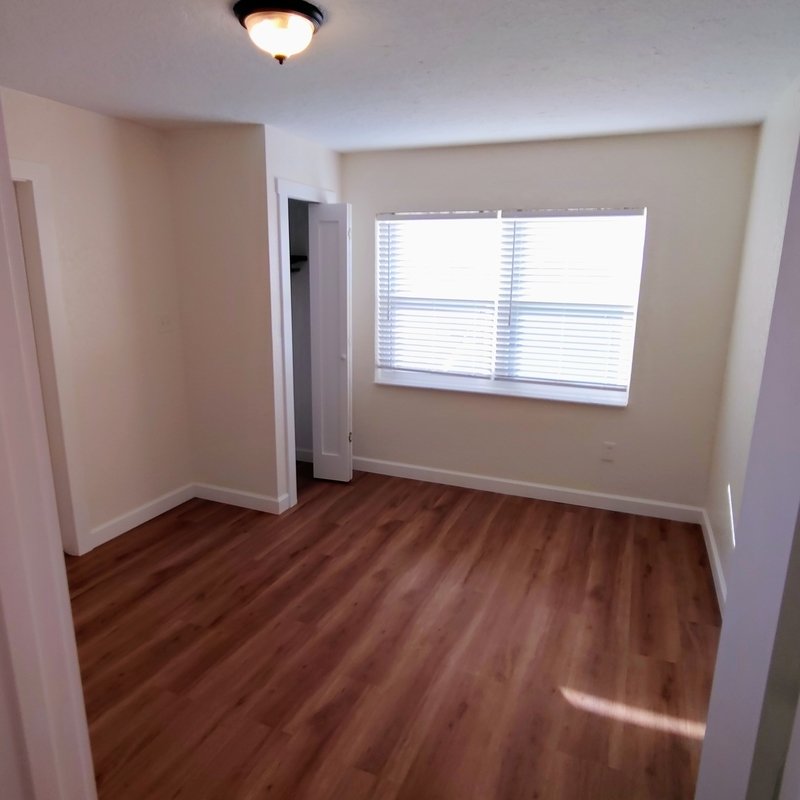 Spacious 2 bedroom nicely appointed upgrades property image