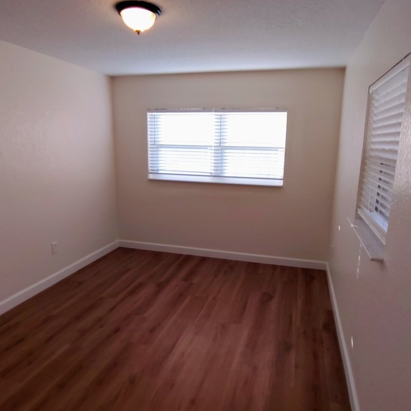 Spacious 2 bedroom nicely appointed upgrades property image