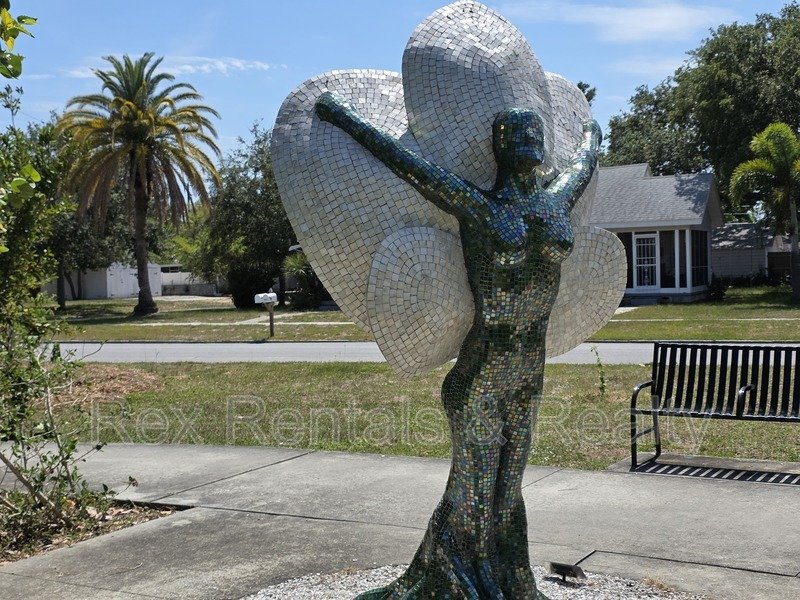 Downtown Gulfport, never flooded, earn a free month's rent property image