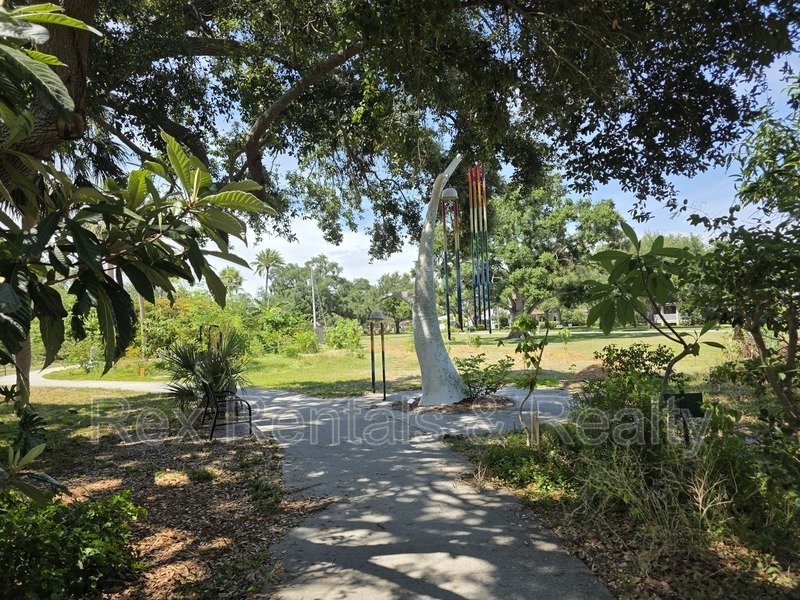 Downtown Gulfport, never flooded, earn a free month's rent property image