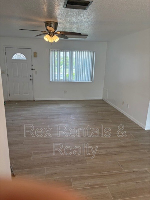 House (condo) for Rent in Beautiful Mainlands 55+ Community property image