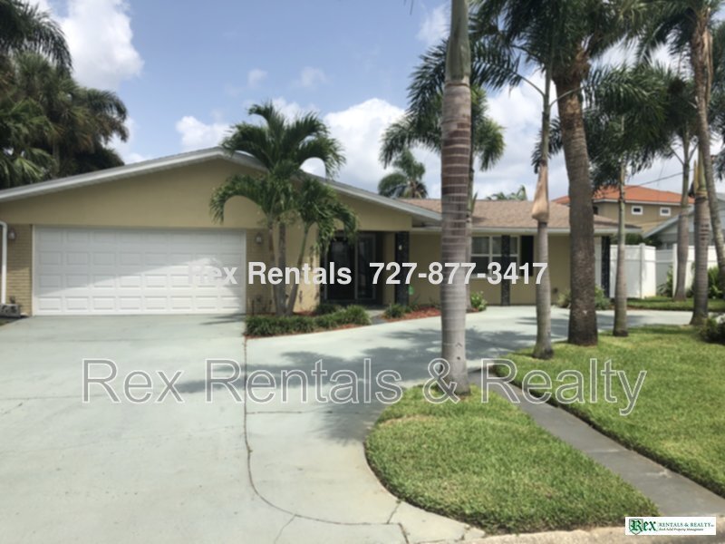 Waterfront 2 bed 2 bath with bonus room in Patrician Point property image