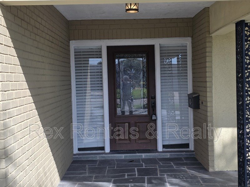 Waterfront 2 bed 2 bath with bonus room in Patrician Point property image