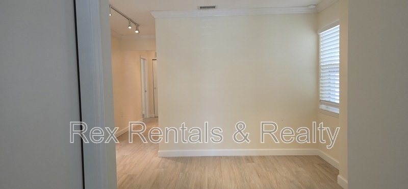 Waterfront 2 bed 2 bath with bonus room in Patrician Point property image