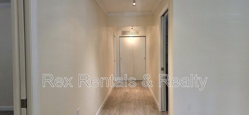 Waterfront 2 bed 2 bath with bonus room in Patrician Point property image