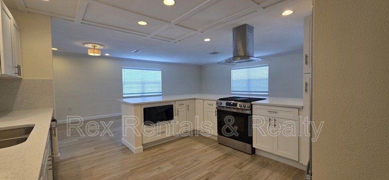 Waterfront 2 bed 2 bath with bonus room in Patrician Point property image