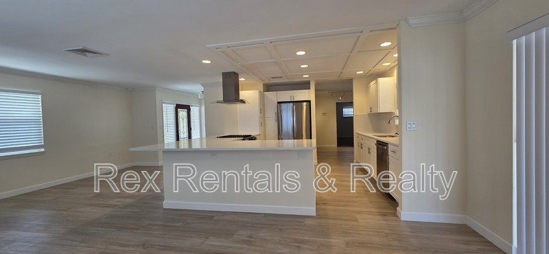 Waterfront 2 bed 2 bath with bonus room in Patrician Point property image