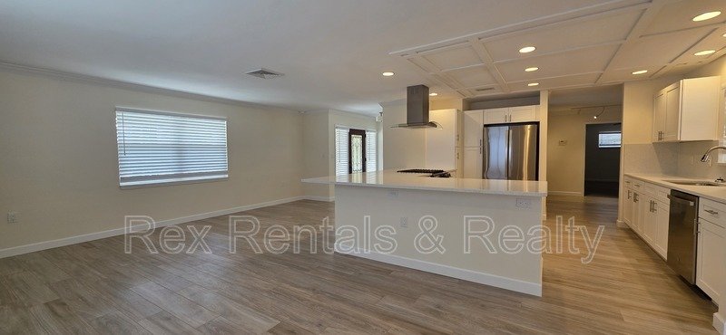 Waterfront 2 bed 2 bath with bonus room in Patrician Point property image