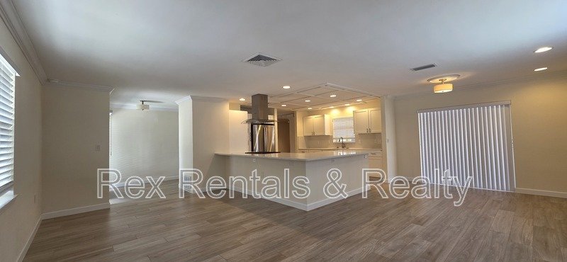 Waterfront 2 bed 2 bath with bonus room in Patrician Point property image