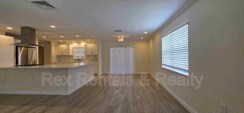 Waterfront 2 bed 2 bath with bonus room in Patrician Point property image