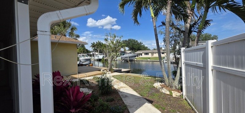 Waterfront 2 bed 2 bath with bonus room in Patrician Point property image