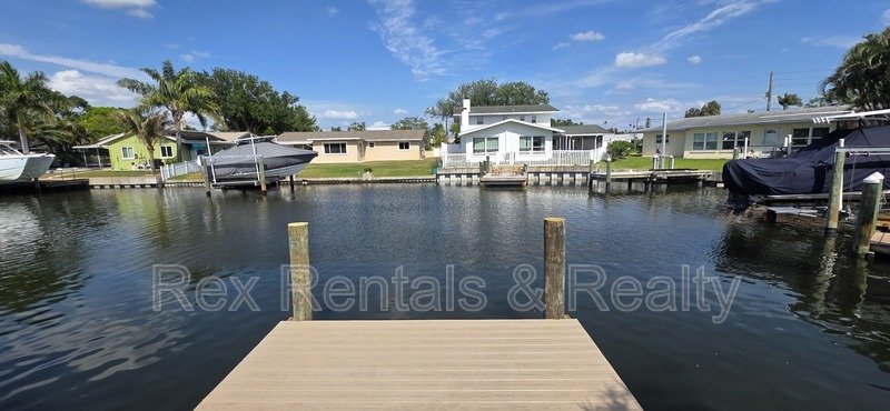 Waterfront 2 bed 2 bath with bonus room in Patrician Point property image