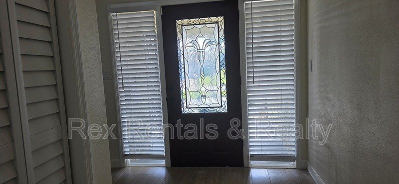 Waterfront 2 bed 2 bath with bonus room in Patrician Point property image