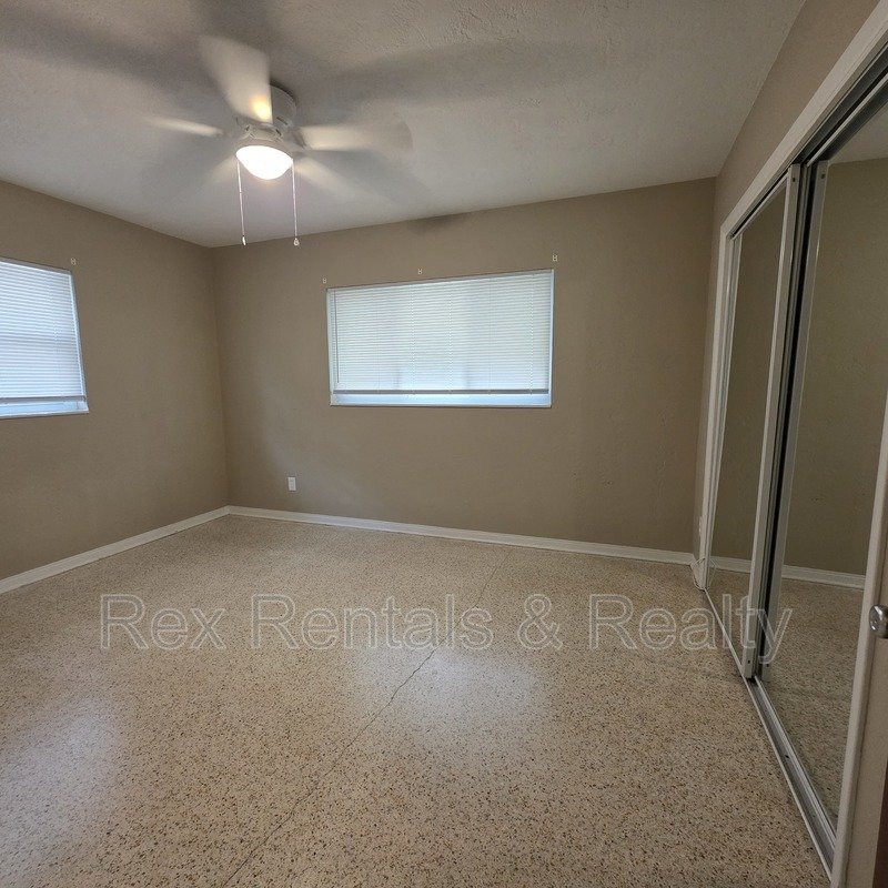 Charming 2BR/1BA with full garage Great St. Pete Location property image
