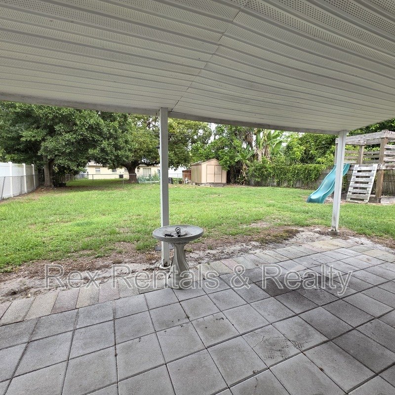 Charming 2BR/1BA with full garage Great St. Pete Location property image