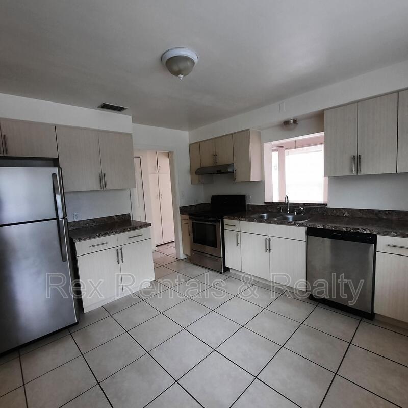 Real Hardwood Floors Frame this 2 br / 1ba property image