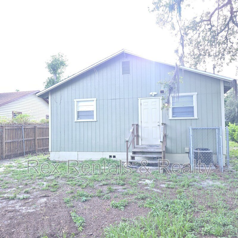 Updated 2 bedroom with large yard property image