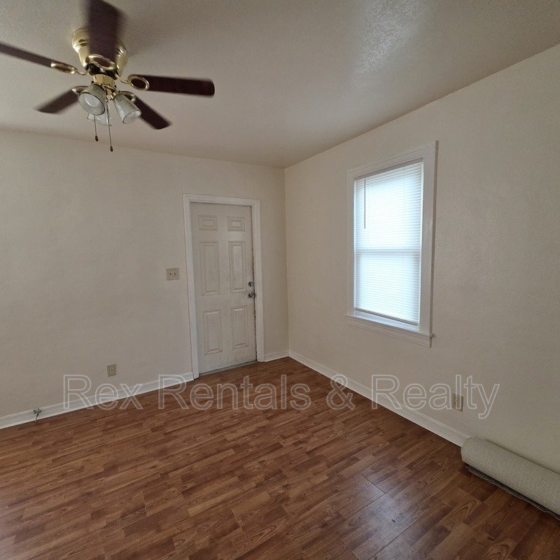 Updated 2 bedroom with large yard property image